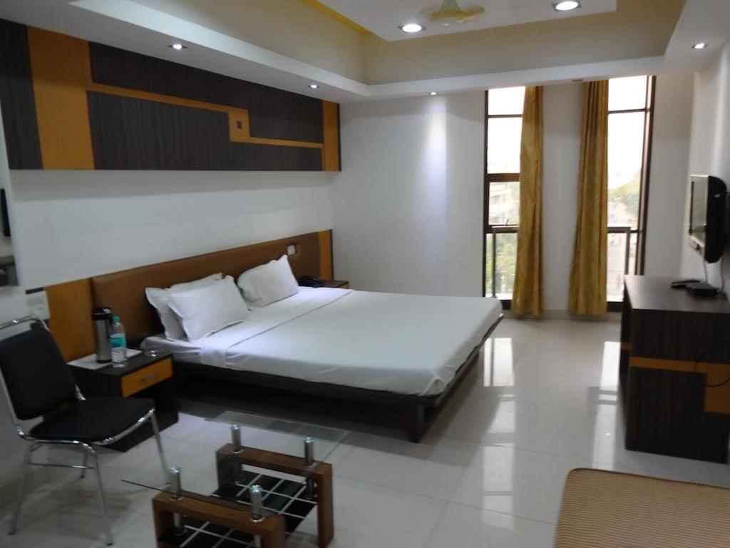 Hotel Grand Suites Indore Eksteriør bilde