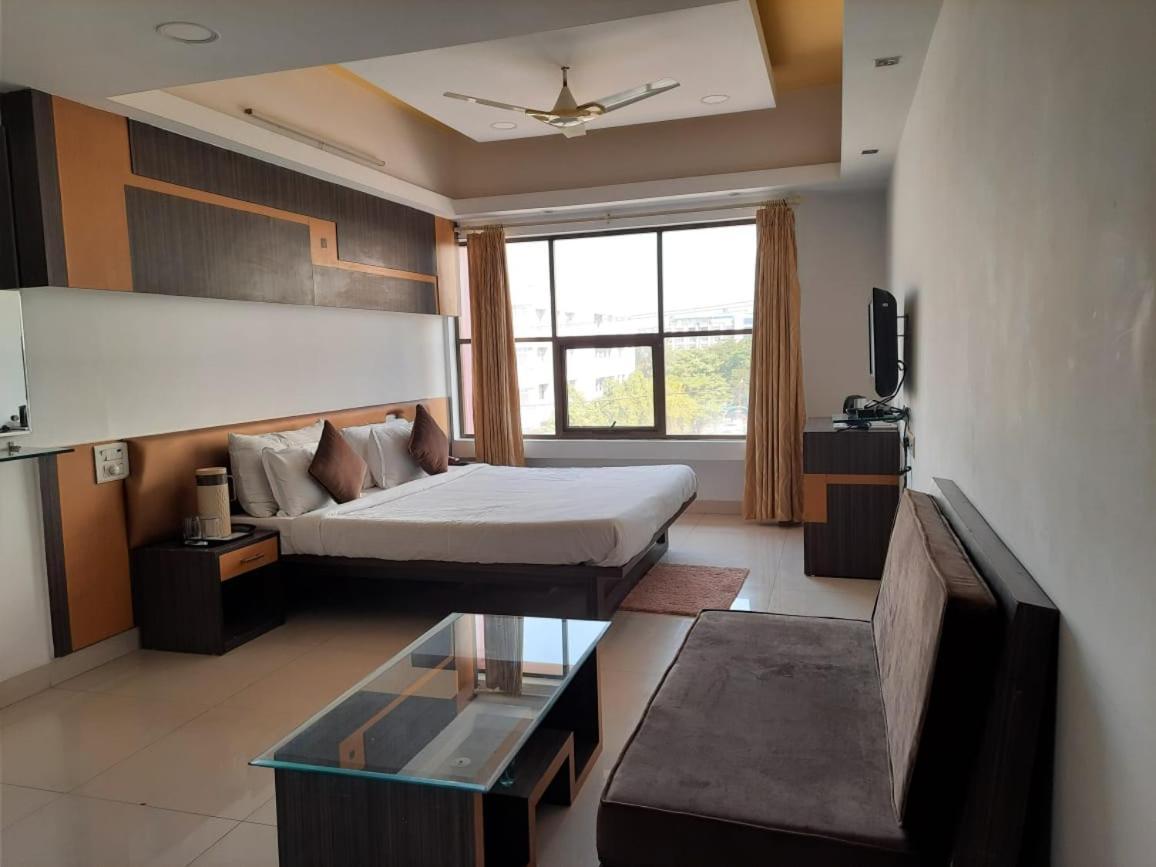Hotel Grand Suites Indore Eksteriør bilde